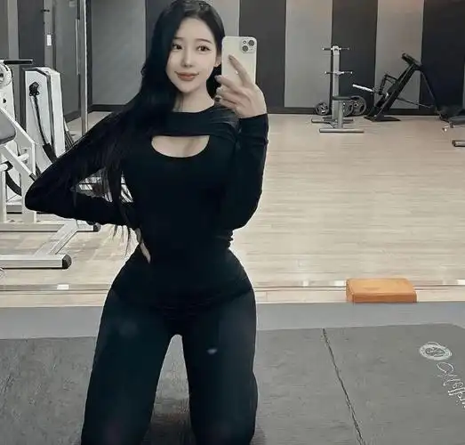 韩国电音女孩,分享保持身材秘诀_活动_健身房_女生