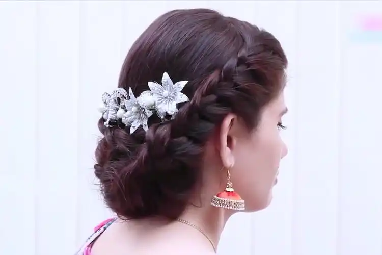 洋气又有端庄感的低盘发发型中年女性应该试试