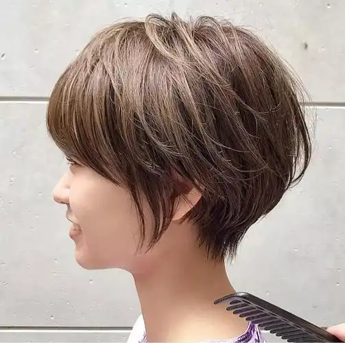 女学生圆脸露耳,10岁一12岁儿童短发发型有哪些,试试这几种,清爽又