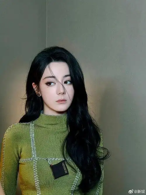15岁拍戏就担纲女主角,颜值界天花板被誉为是新疆四美之一的迪丽热巴