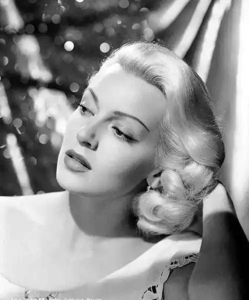 这4大时尚单品,早被女星带火了一百年,女神赫本的最经典_安妮特