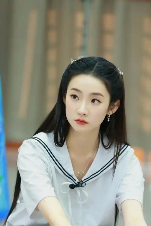 #张艺凡清纯女高#