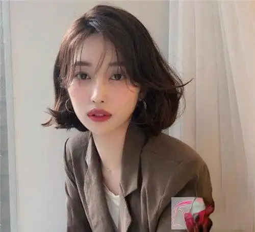 【图】2021最火锁骨发中长发 减龄又显脸小_时尚发型_发藏网