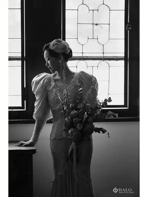 很爱的黑白复古婚纱照