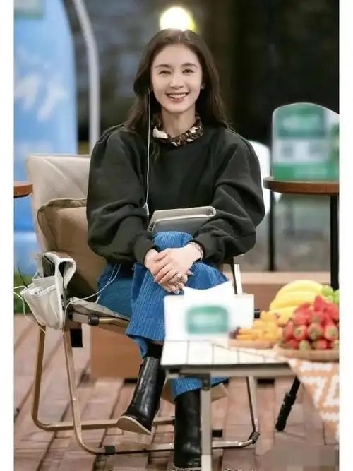 看了王子文的穿搭我悟了卫衣不配半身裙短靴才更高级洋气