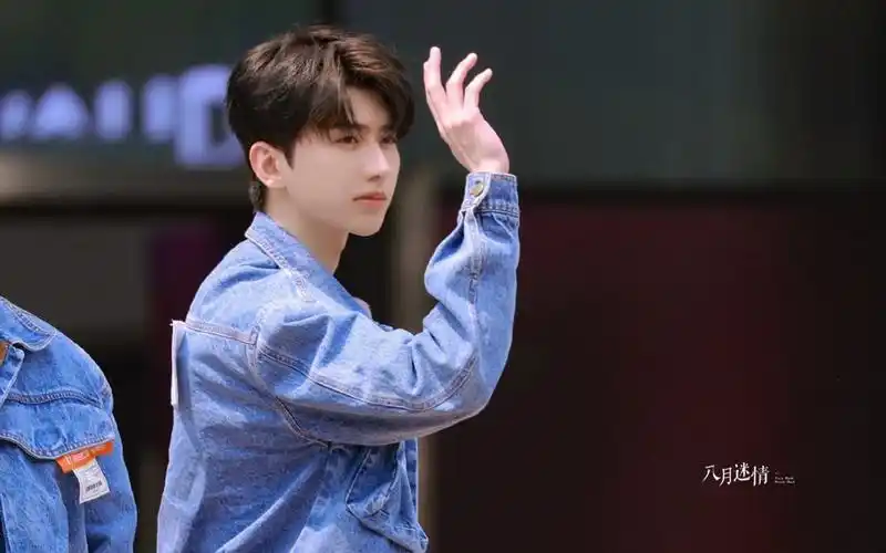 蔡徐坤跑男路透美图一,看又帅又可爱的蔡小葵!