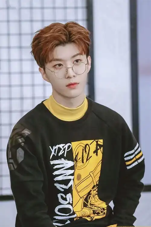 非常适合眼镜造型的范丞丞气质独特面目俊朗是你爱的款吗