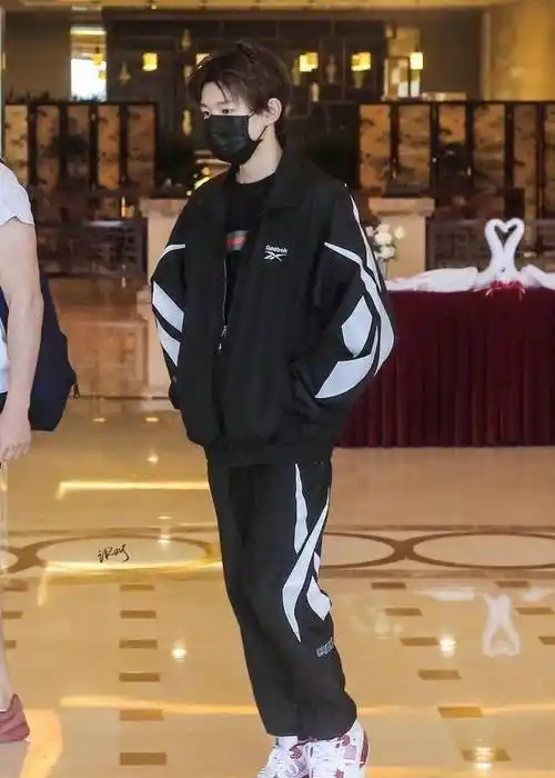 吊威亚之后,王俊凯头部充血,杨幂大面积淤青,王源差点晕倒,虽然不是