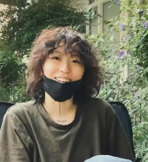 窦靖童偏心明显,有空去看窦佳嫄,对李亚鹏女儿李嫣很少公开互动