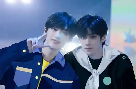 丁程鑫贺峻霖晒照为刘耀文庆生长大一岁的小刘加油