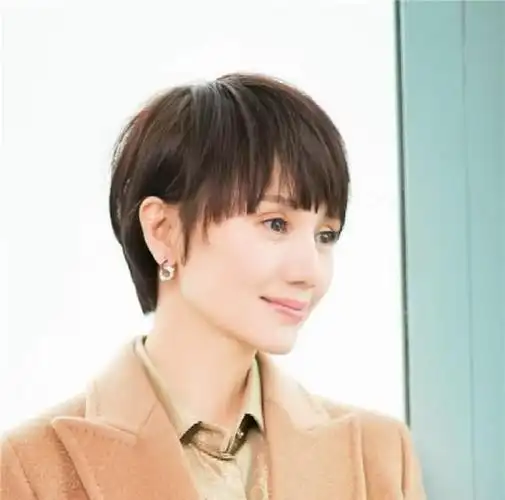 女人50岁左右尽量少留长发,烫小卷,试试这3种发型,洋气还减龄