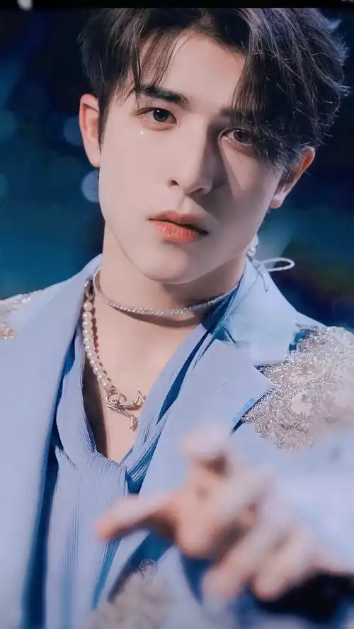 为什么就尹浩宇没有怼脸镜头