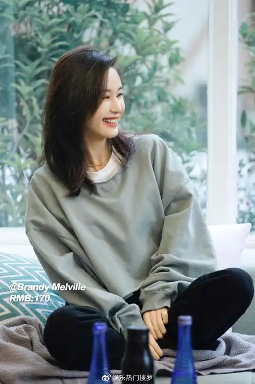 怦然再心动里的王子文太美了造型穿搭又甜又酷太招人喜欢