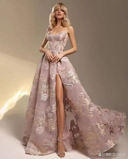 个性张扬,色彩夸张的性感晚礼服