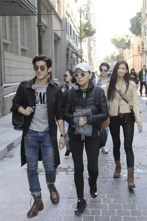 首页 娱乐 综合 > 正文 在第一季中,李治廷并不是一个讨喜的"挑夫"