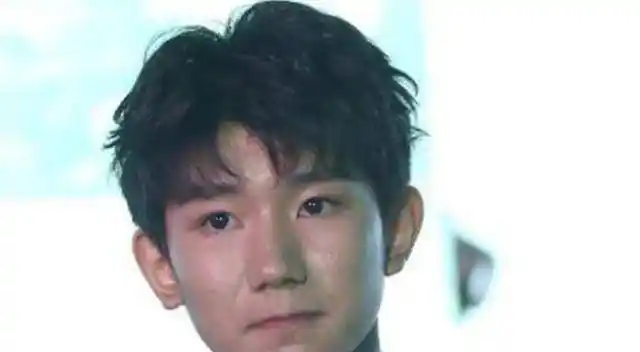 原创王源素颜照非常平凡有坑洞颜值在娱乐圈也很重要