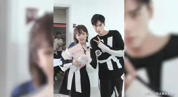 胡一天教杨紫猛男撒娇,注意看杨紫的反应,磕到了百年好合夫妇!