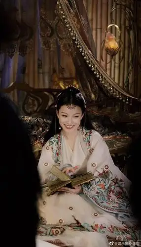 倪妮在《宸汐缘》里的头饰都好仙,第三世的造型都好好看