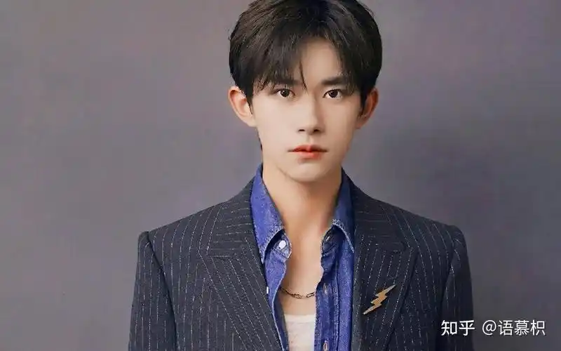 近期有传闻称,易烊千玺与文淇因团队重合而疑似恋情曝光.