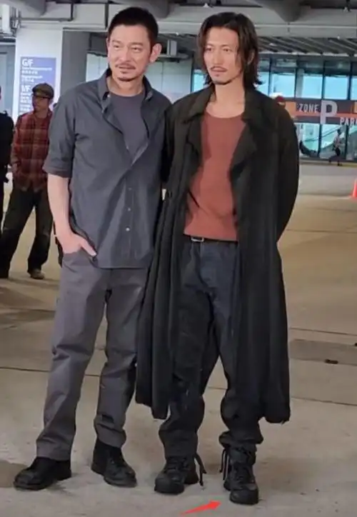 刘德华62岁开机新片,与谢霆锋同框惊艳无比!身高暴露真相!