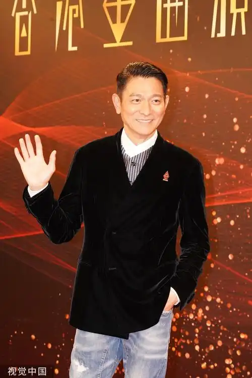 中国香港,刘德华现身《香港金曲颁奖典礼2021/2022》后台