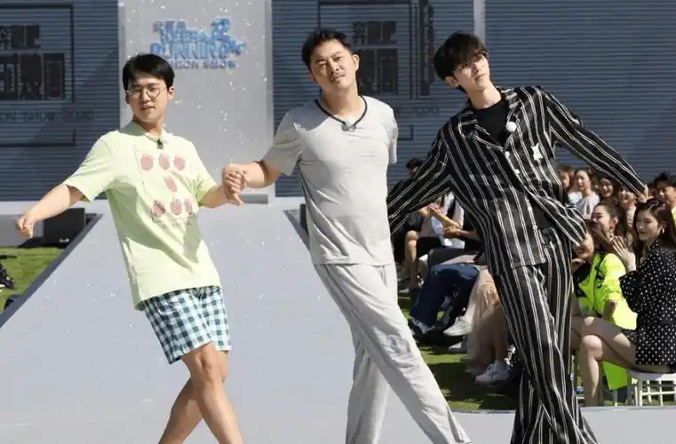 砂锅菜"就地解散",蔡徐坤郭麒麟夹击沙溢,画面很惨我却笑了_名牌