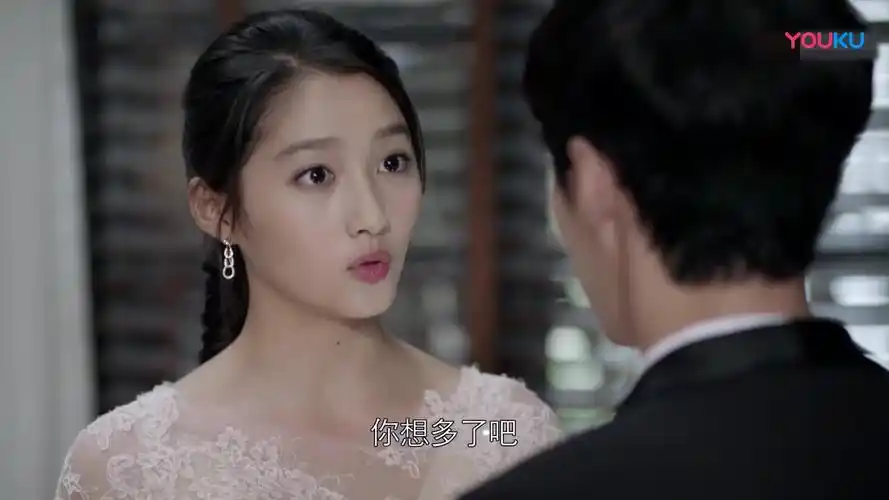 好先生:关晓彤张艺兴独处一室,进门就脱衣服,艺兴看着好激动