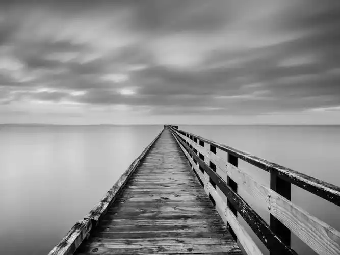 总是寂寞开成海,海,黑白,怀旧,复古,栈桥,离别总是寂寞开成海壁纸图片