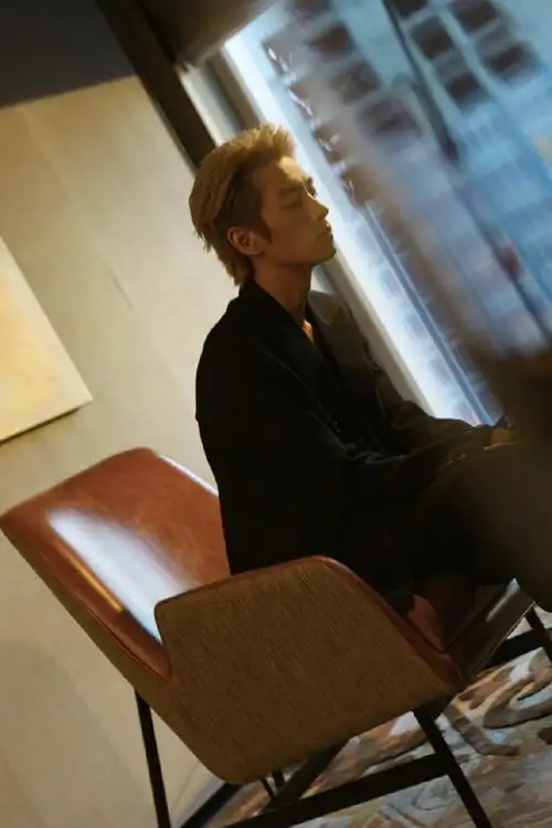 陈晓超话|#2023爱奇艺尖叫之夜#风度翩翩,沉淀雅致气韵,别具一格.