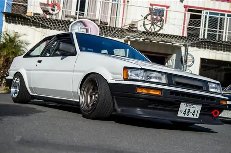 传奇永远不死丰田花冠ae86levin