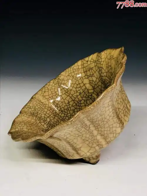 官窑开片金丝铁线赏碗一对