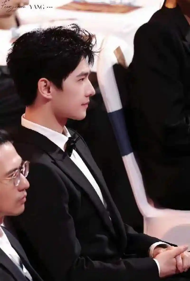 粉丝有福了,杨洋参加活动侧脸照高清连拍送上[期待]