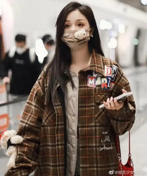 吴宣仪机场出发饭拍生图##吴宣仪机场饭拍生图