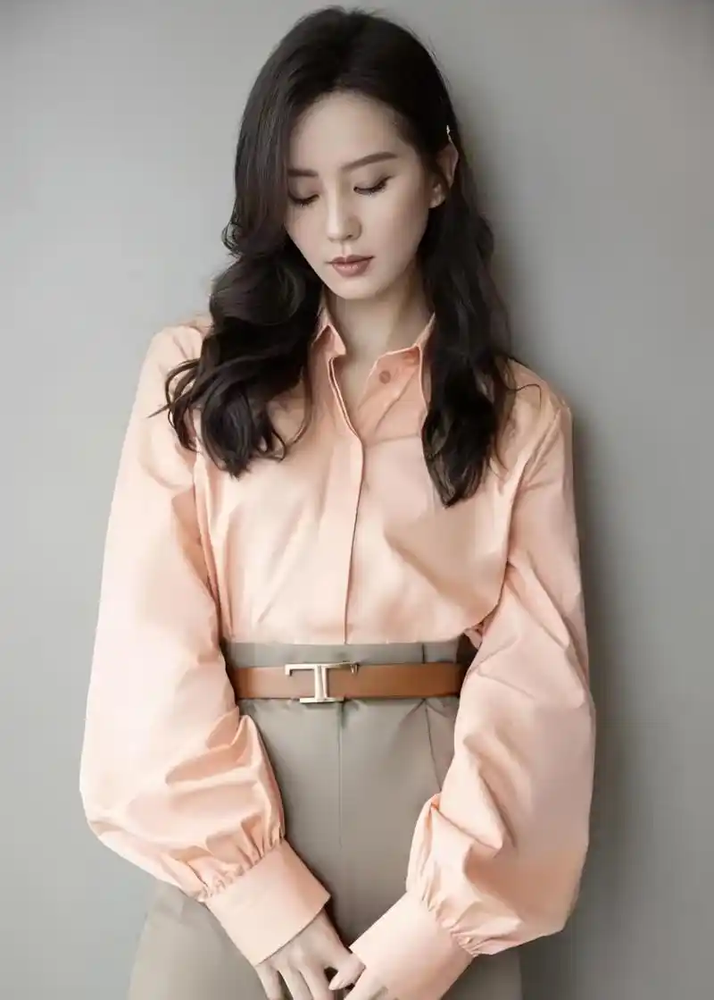 刘诗诗以她的美丽和迷人魅力令人惊艳.