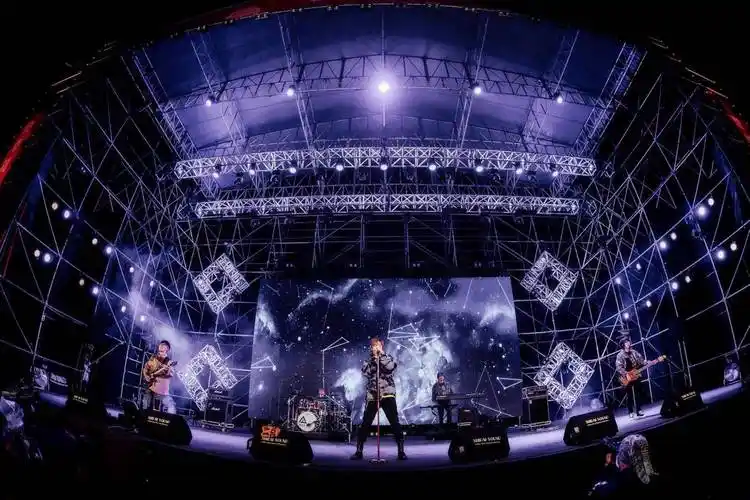 八三夭压轴新竹《感恩季演唱会》,寒冷冬夜陪大家提前欢度温暖圣诞!