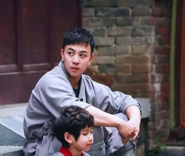 功夫童星释小龙,年少成名如今无戏可拍,他经历了什么?_父亲_何洁_时间