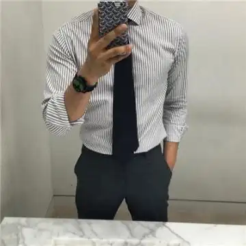 成熟稳重头像男沧桑