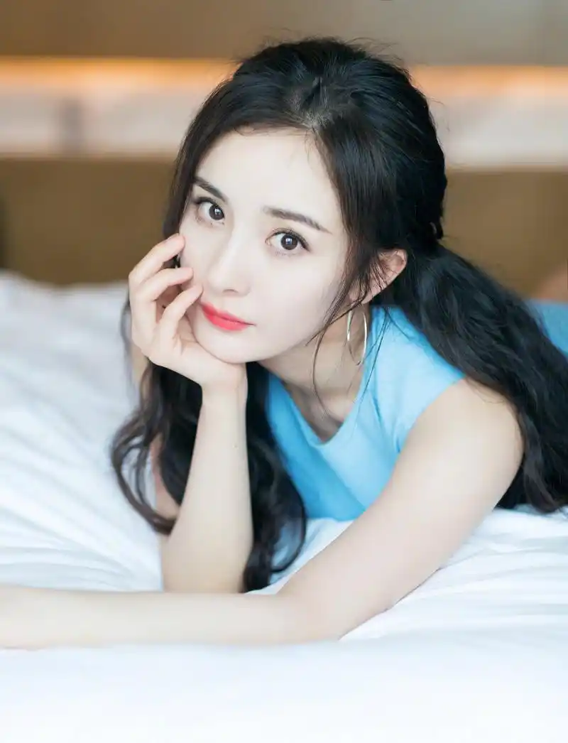 杨幂:古装剧女神 杨幂是当下最火的女演员之一,她主演的电视剧不仅