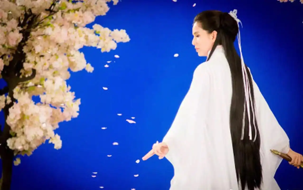 李若彤时隔二十年再扮"小龙女" 仙气飘飘清纯依旧