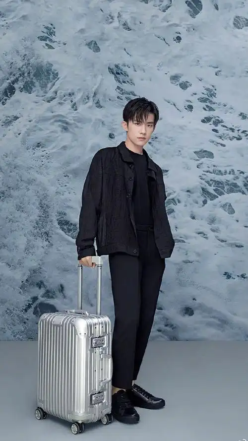 易烊千玺代言rimowa