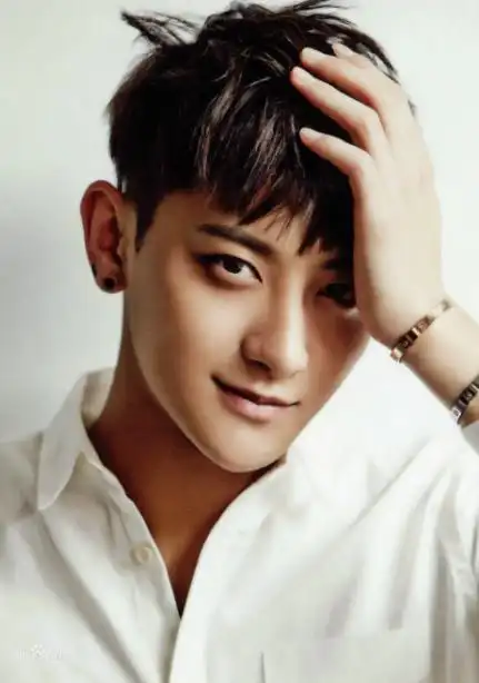 黄子韬个人简历(从练习生到身价200亿)