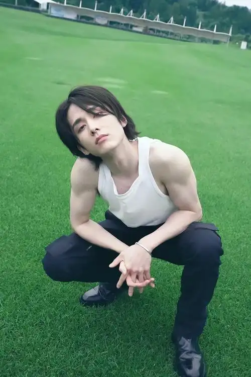 最近的张新成一点都不喜羊羊了又清瘦又有肌肉好帅帅