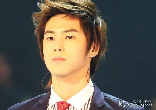 求金在中,郑允浩出道以来的高清图资源,允在的也需要