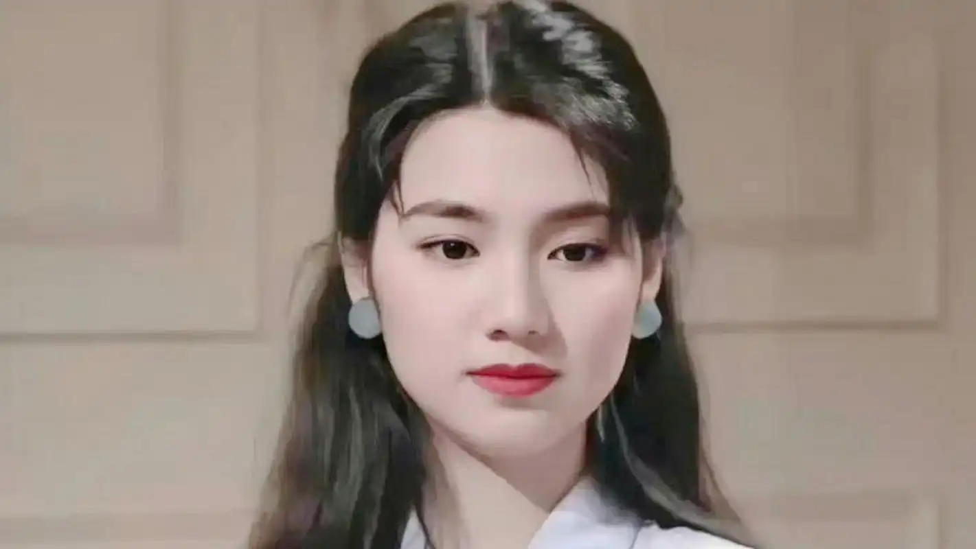 洪欣年轻时的浓眉大眼港风女神!