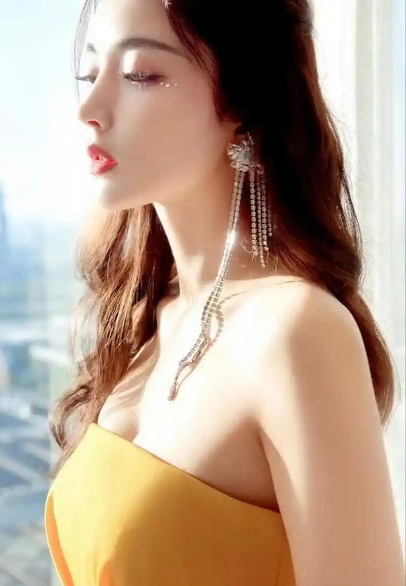 同样是新疆姑娘,古力娜扎和佟丽娅,你更喜欢谁呢?