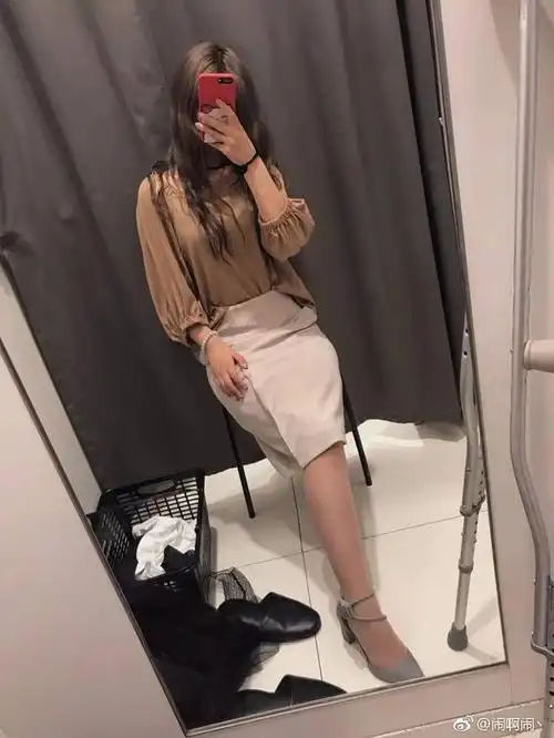 95后独腿女孩自闭2年,健身游泳走出阴影,练出马甲线!