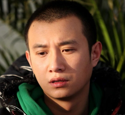 娱乐圈的"烟鬼"男星,陈奕迅文章上榜,他却成就经典的抽烟瞬间