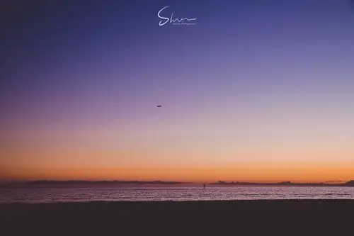 紫粉的海景日落和长栈桥——格雷尔海滩