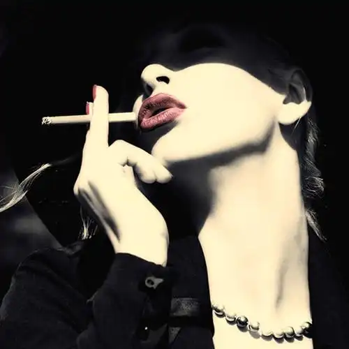 优雅吸烟_微信头像女图片_扣扣居