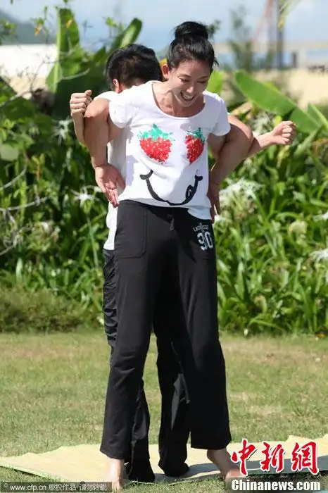 高温下拍101次求婚林志玲片场教黄渤练瑜伽